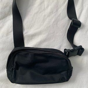 Lululemon Everywhere Belt Bag 1L